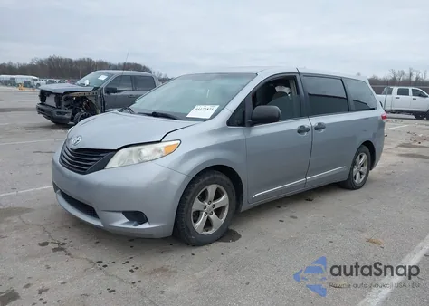 2013 Toyota Sienna L V6 7 Passenger z USA, uszkodzony, nr VIN 5TDZK3DC9DS339334